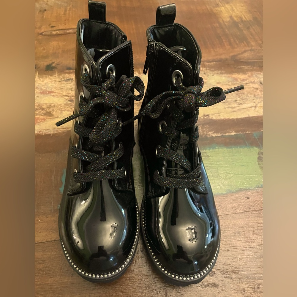 BRAND NEW boots size 1. Trying to find box since we moved. SUPER CUTE!